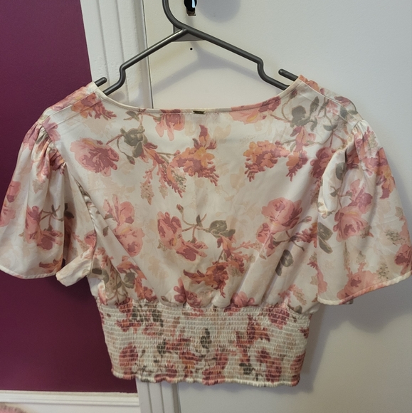 Large floral guess top - Picture 4 of 4